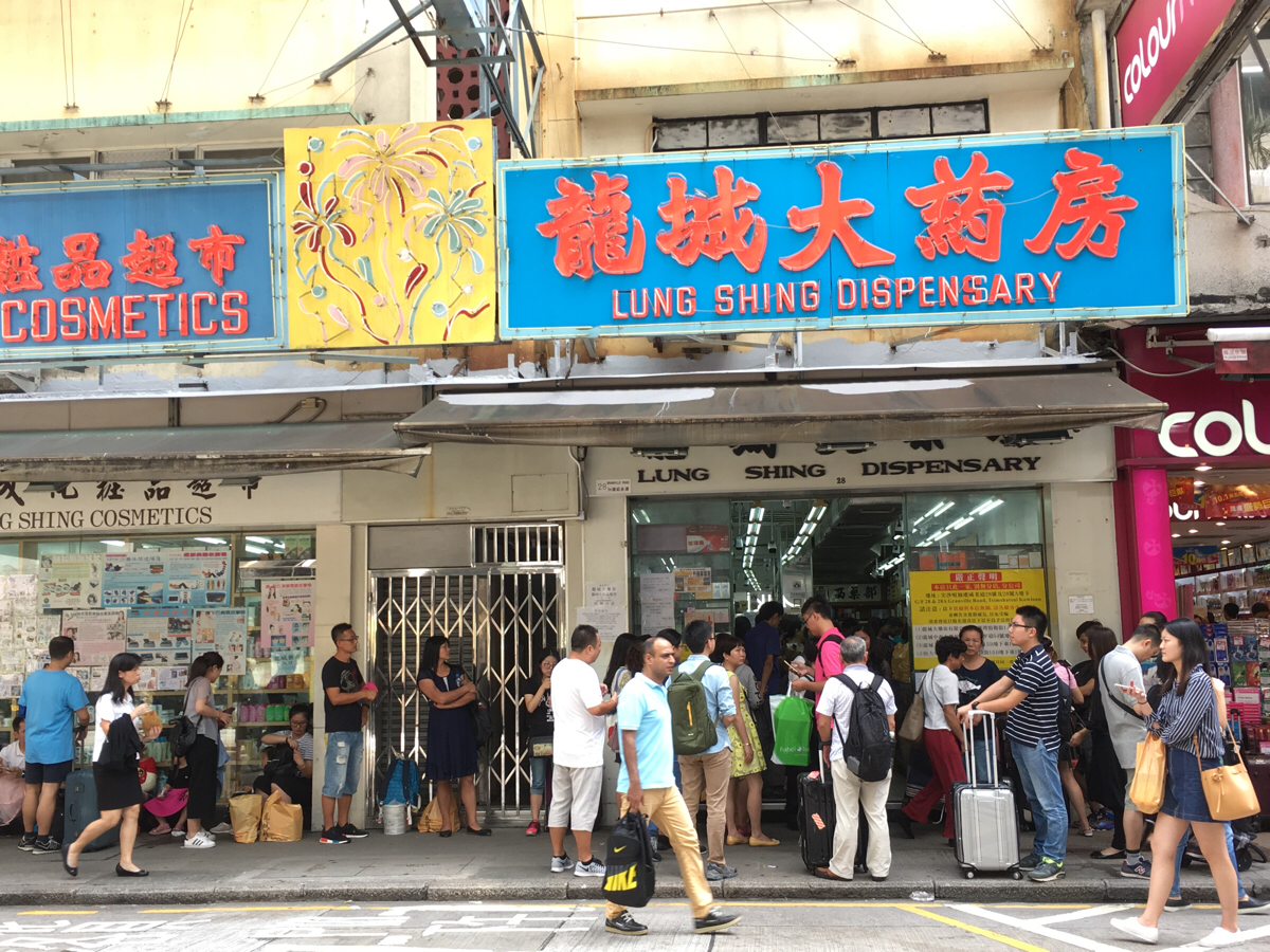 いつもより中国人観光客の少ない国慶節の香港で中国人の爆買スポットを見つけました