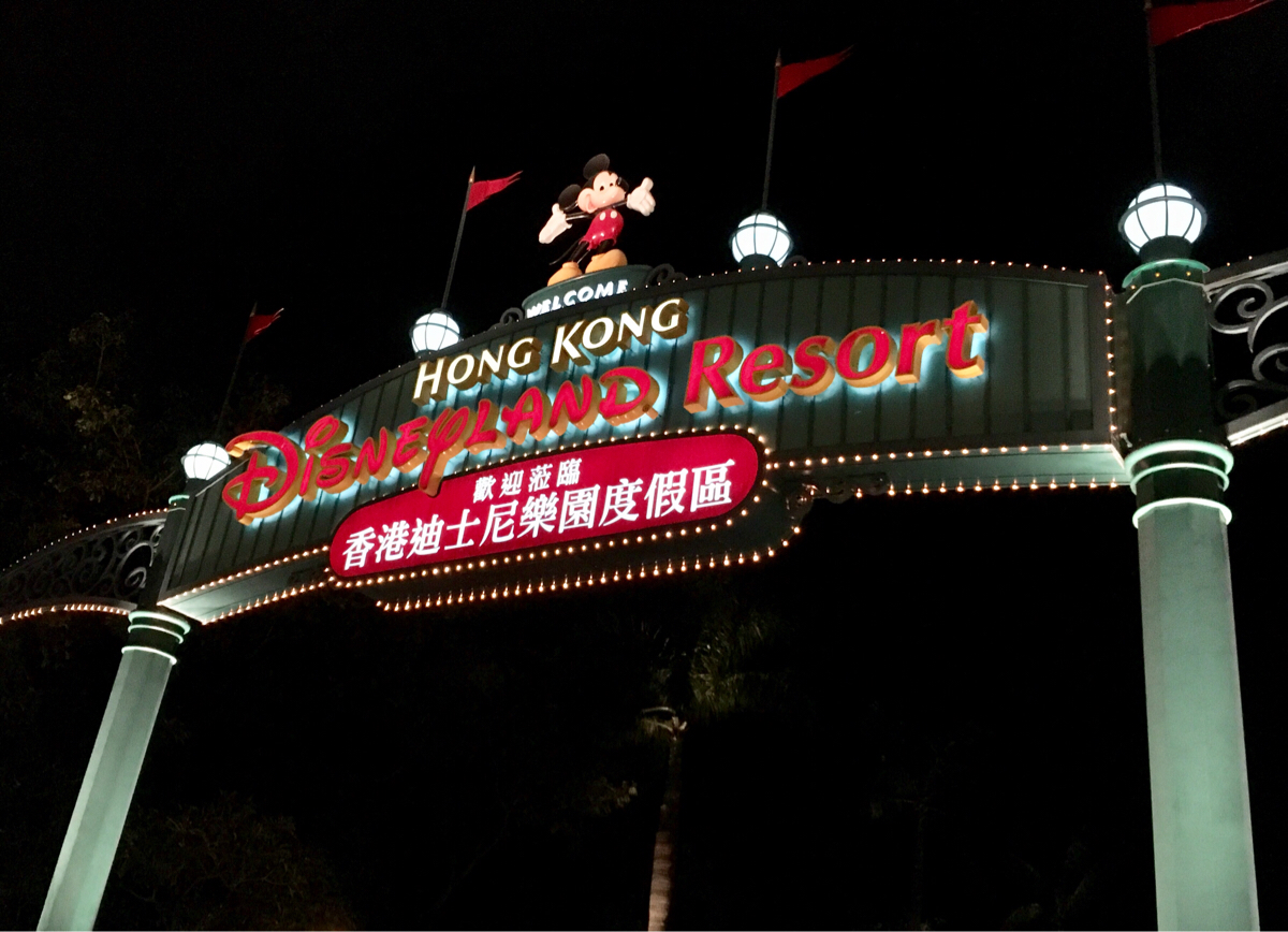 クリスマス前の平日夜に香港ディズニーランドに行ってきました