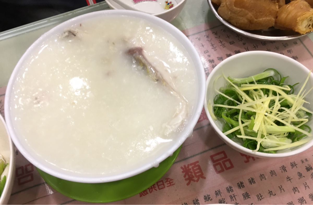 香港セントラルで美味しいお粥を食べました　～　羅富記粥麵専家（Law Fu Kee Noodle Shop）
