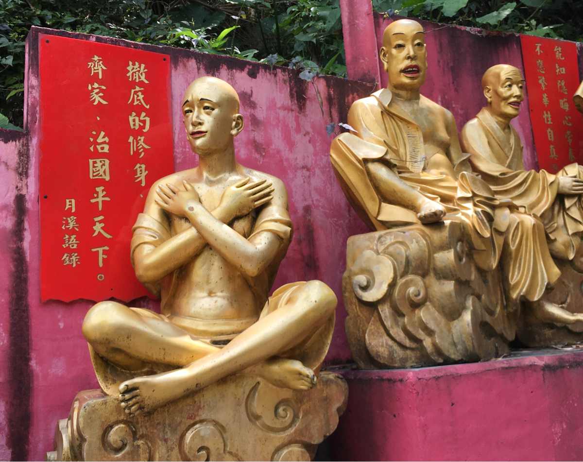 萬佛寺の本殿は素晴らしかったてす〜香港の珍スポット？金ピカ像の並ぶパワースポットの萬佛寺を探索(3)
