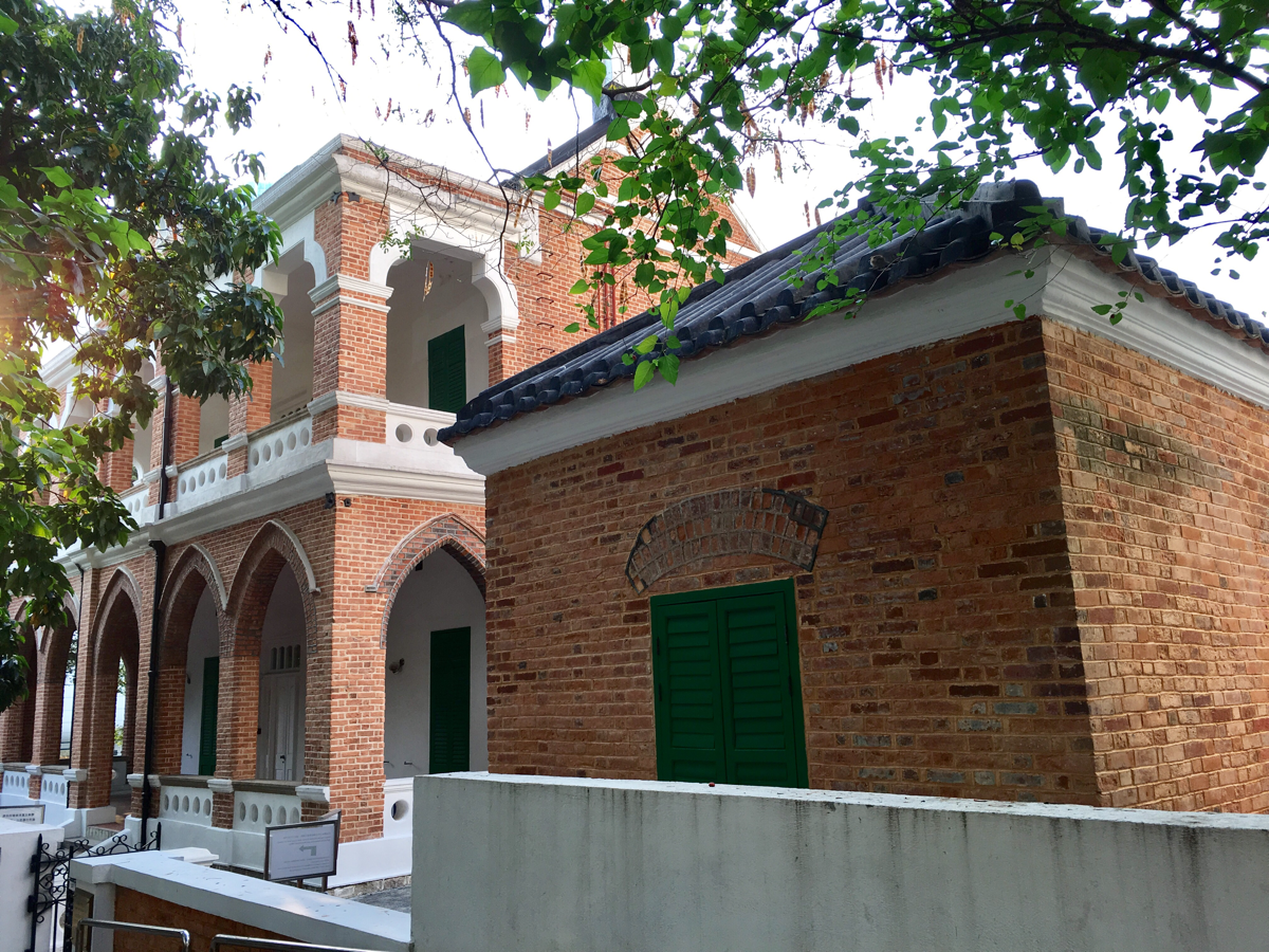 歴史的建築物を管理している「古物古蹟辦事處」は「前九龍英童學校」という歴史的な建物の中にあります〜香港歴史散歩@尖沙咀