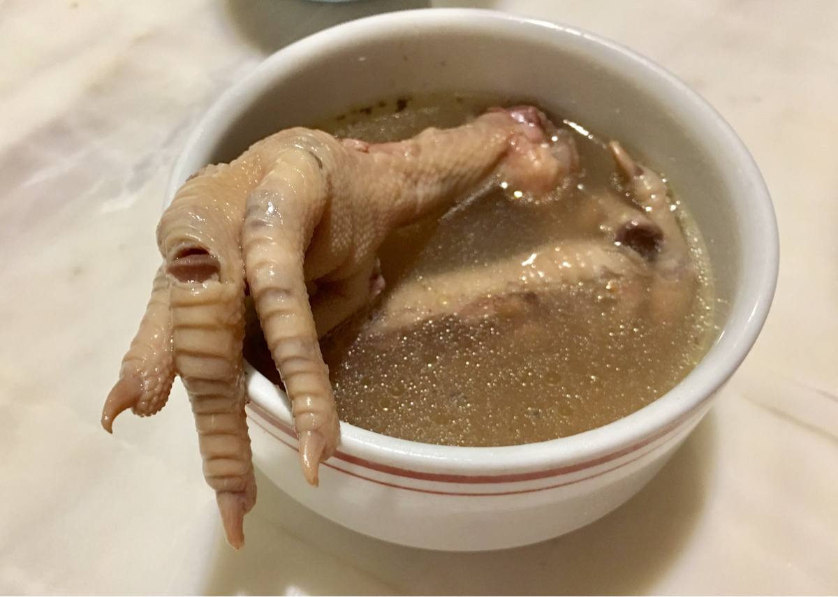 香港歴史博物館内のカフェでランチ スープに入った鶏の足に衝撃 閲覧注意 まるこの生活 自由気ままに