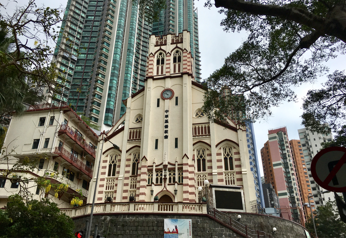 “心臓破りの”石段ラダー・ストリートを上りきって合一堂（Hop Yat Church）を外から見た～香港歴史散歩@上環（Sheung Wan）