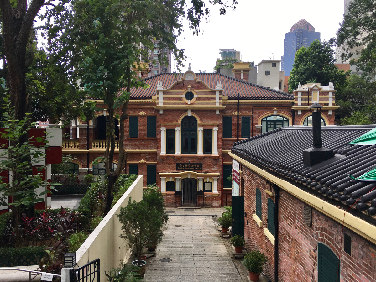 “心臓破りの”石段ラダー・ストリートを上りきって合一堂（Hop Yat Church）を外から見た～香港歴史散歩@上環（Sheung Wan）