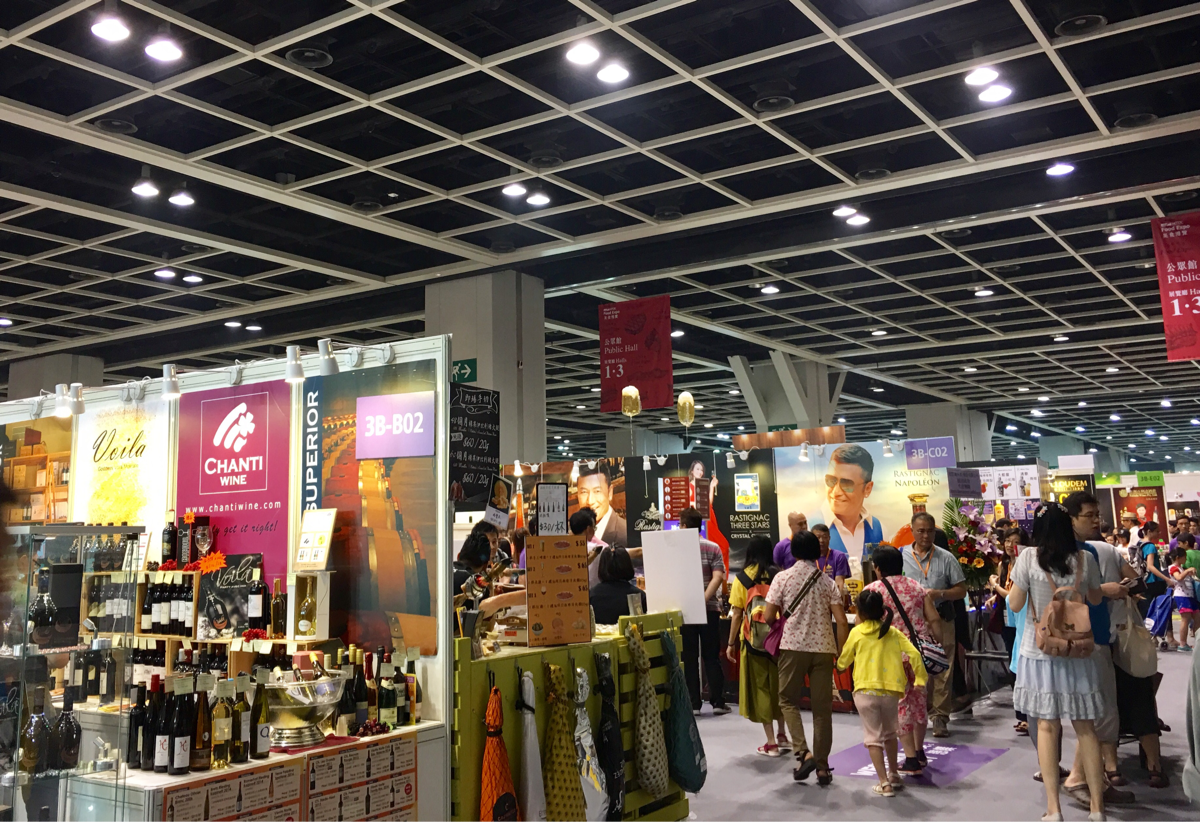 Hong Kong Convention and Exhibition Centreで開かれたFood Expoに18時以降の割安切符で入場したら、お酒とおつまみの宝庫だった