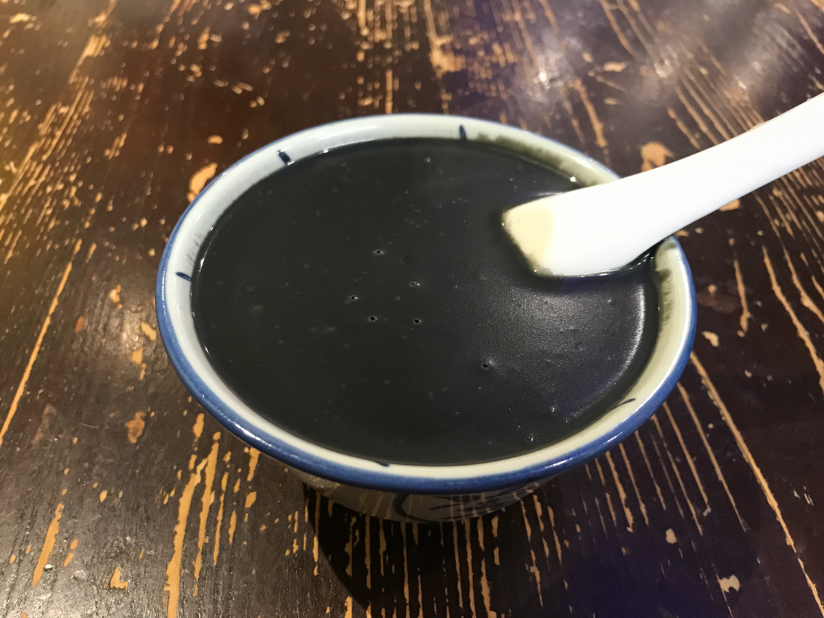 香港の市販の黒ごまプリンを作ってみた〜多多即溶糊粉黑芝麻凍糕(Torto Powdered Black Sesame Pudding)