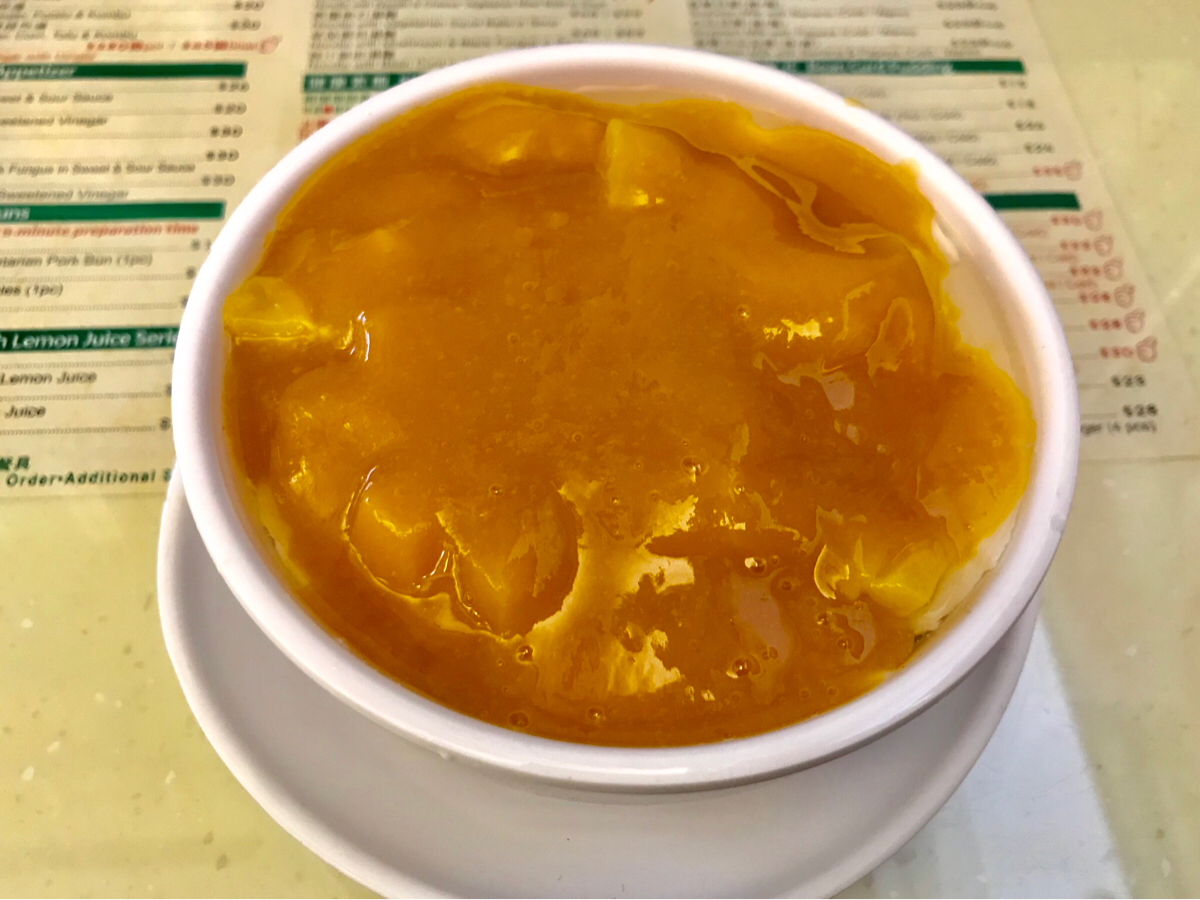 珍心素食豆漿豆腐花専門店@旺角のマンゴーの入った豆腐花(芒果豆腐花)は、甘み控えめで夏の暑い季節にぴったりです