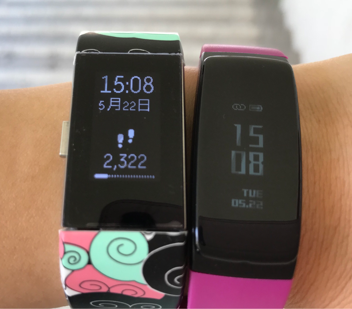 Fitbit Charge 2 とTotemoiのスマートブレスレットを同時に使って、自分が「血圧と心電図を測れるスマートウォッチが欲しい」ことに気づいた