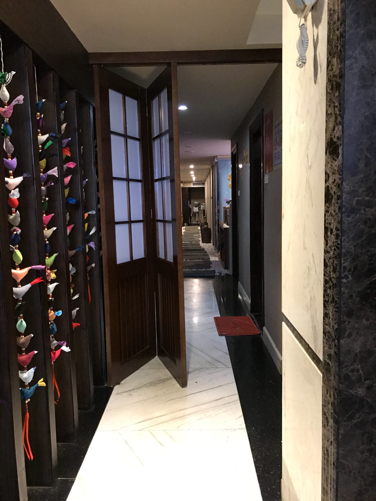 ハノイのホテルは間口が狭くて奥行きの深い「うなぎの寝床」になっていて面白い/ Hanoi Brilliant Hotel & Spa～子連れでハノイ旅行(6)