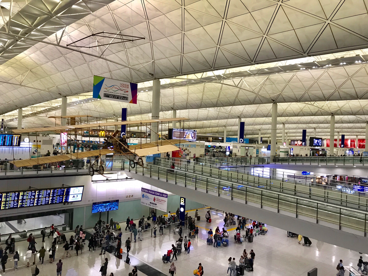 ピーチ航空の深夜便で香港国際空港から関西国際空港まで移動して、日系ならではの安心感を感じた