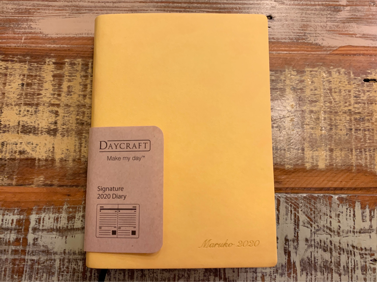 仕事用の手帳は香港のDAYCRAFT Signature Diary の黄色にした