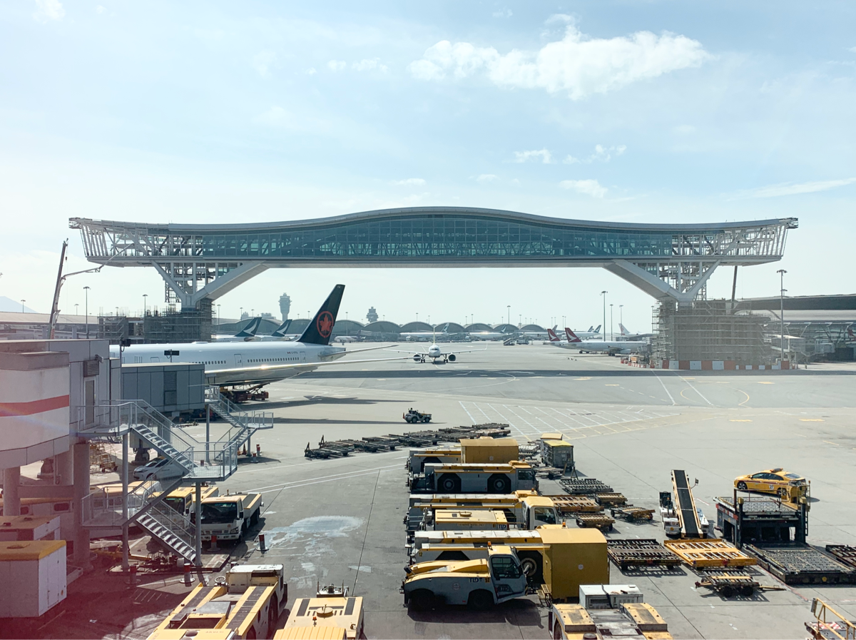 香港国際空港に2020年半ばにオープンする巨大建造物スカイブリッジ（The Sky Bridge）を渡って、大型旅客機を見下ろしてみたい