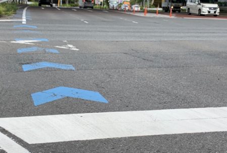 自転車が走れる道路の青い矢印はいつから？～新・自転車　道交法BOOK