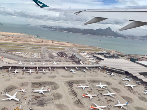 私たちを乗せたキャセイのフライトCX520便が香港国際空港から飛び立った