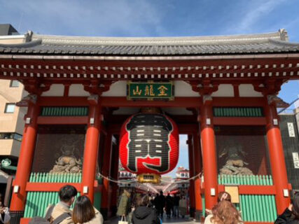 外国人に人気の浅草寺は、観光客の少ない今がチャンス