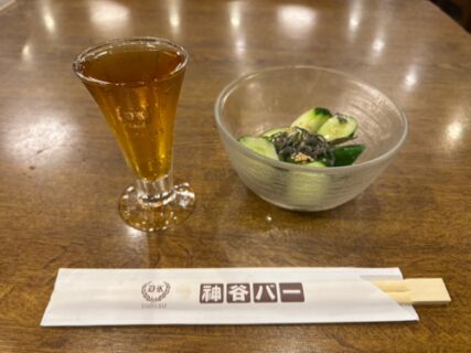 金曜日の夕方、浅草で電気ブランを飲んでみた