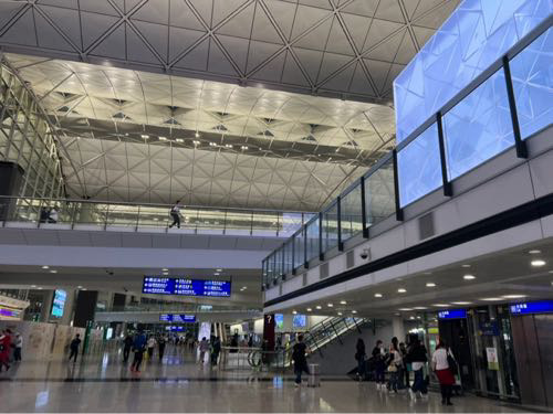 久しぶりに訪れた11月の香港、まずは深夜便から