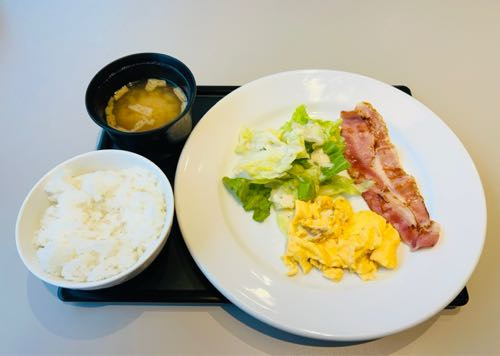 朝はファミレス派。仕事前のちょうどいい朝ごはん