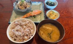 お座敷で靴を脱ぐだけで、足の疲れが取れた　/ 中町食堂 @八王子