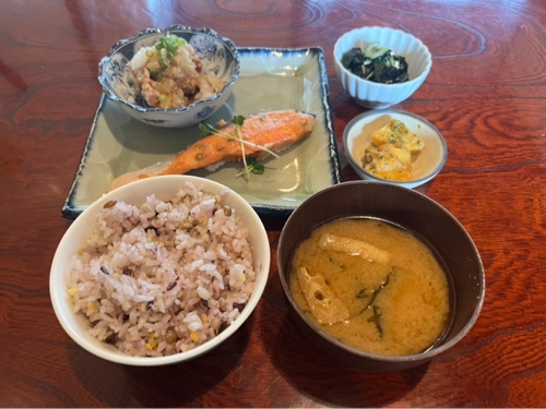 お座敷で靴を脱ぐだけで、足の疲れが取れた　/ 中町食堂 @八王子
